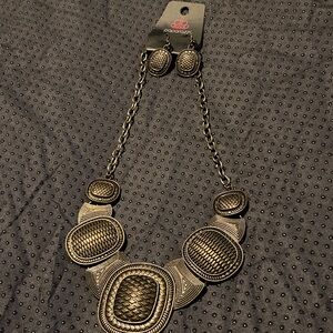 Paparazzi Antique Gold Textured Necklace Set